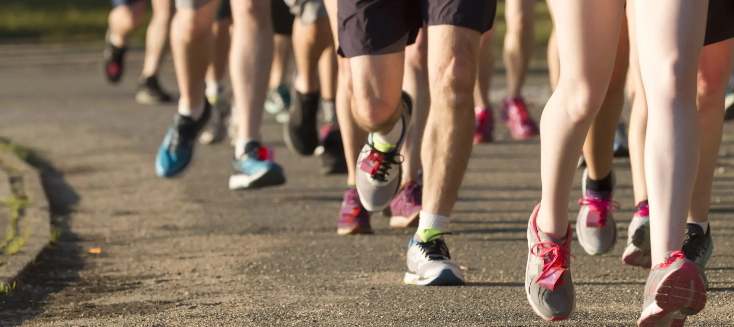 Host run. Ноги бегунов. Ноги марафонцев. Беговое сообщество. Ran at the chance.